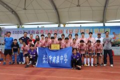 长沙市南雅中学蝉联全省青少年足球锦标赛（女子甲组）冠军