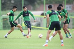 在南美联赛踢主力的年轻华裔，曾与国安传绯闻，试训中超却遇失败